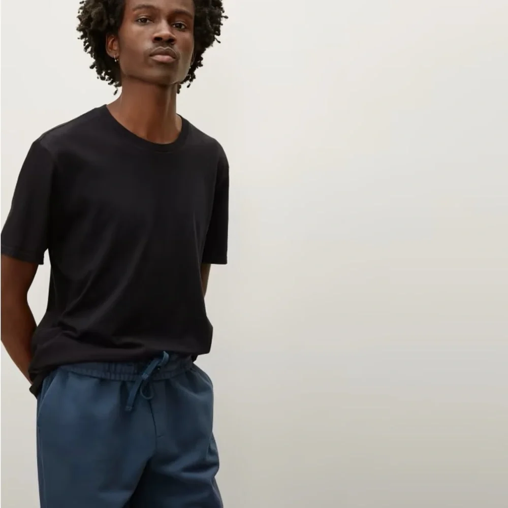 NWT EVERLANE ORGANIC COTTON CREW TEE UNIFORM BLACK L - Picture 1 of 4